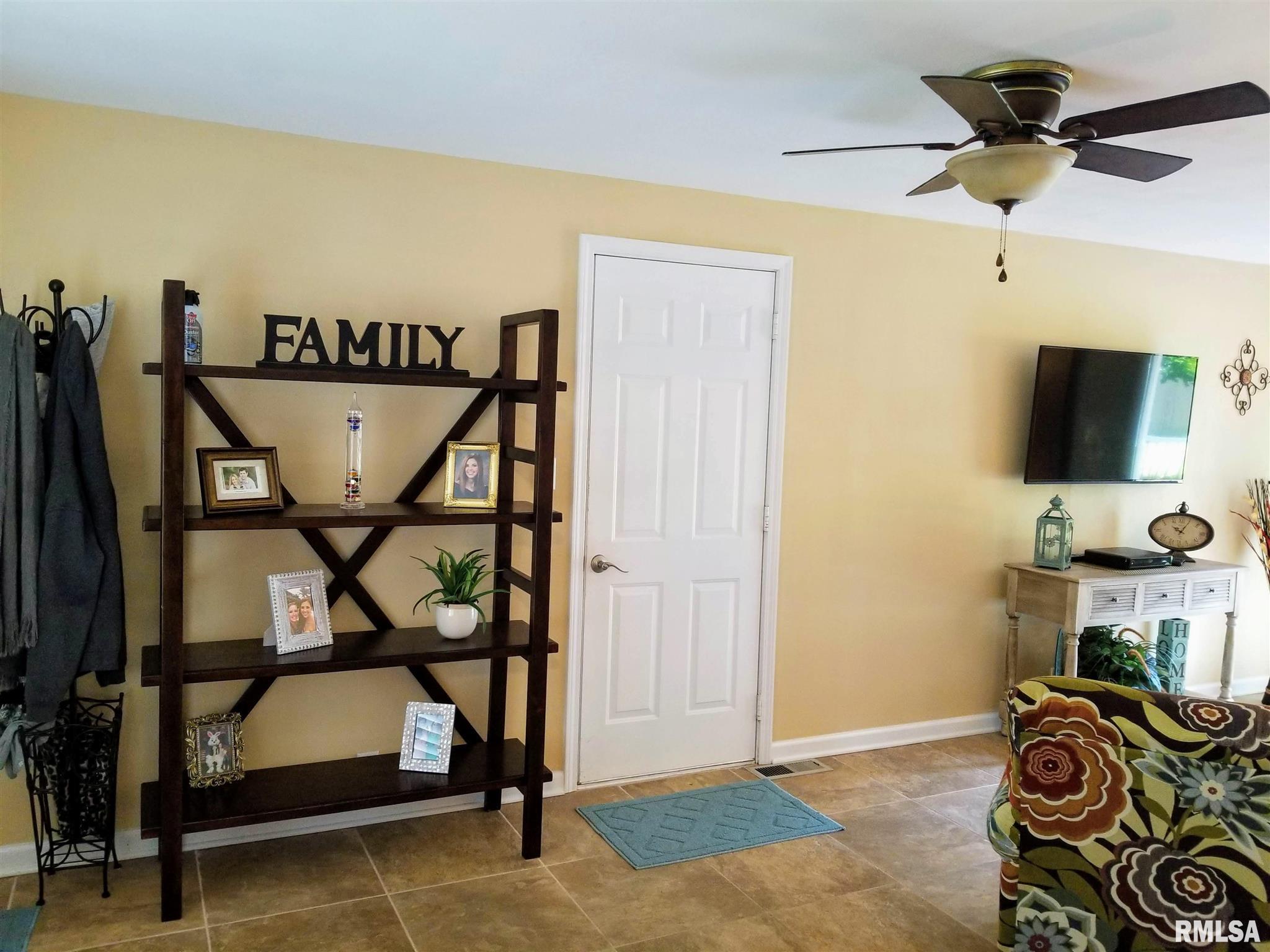 928 N 3Rd Street, Riverton, IL, 62561