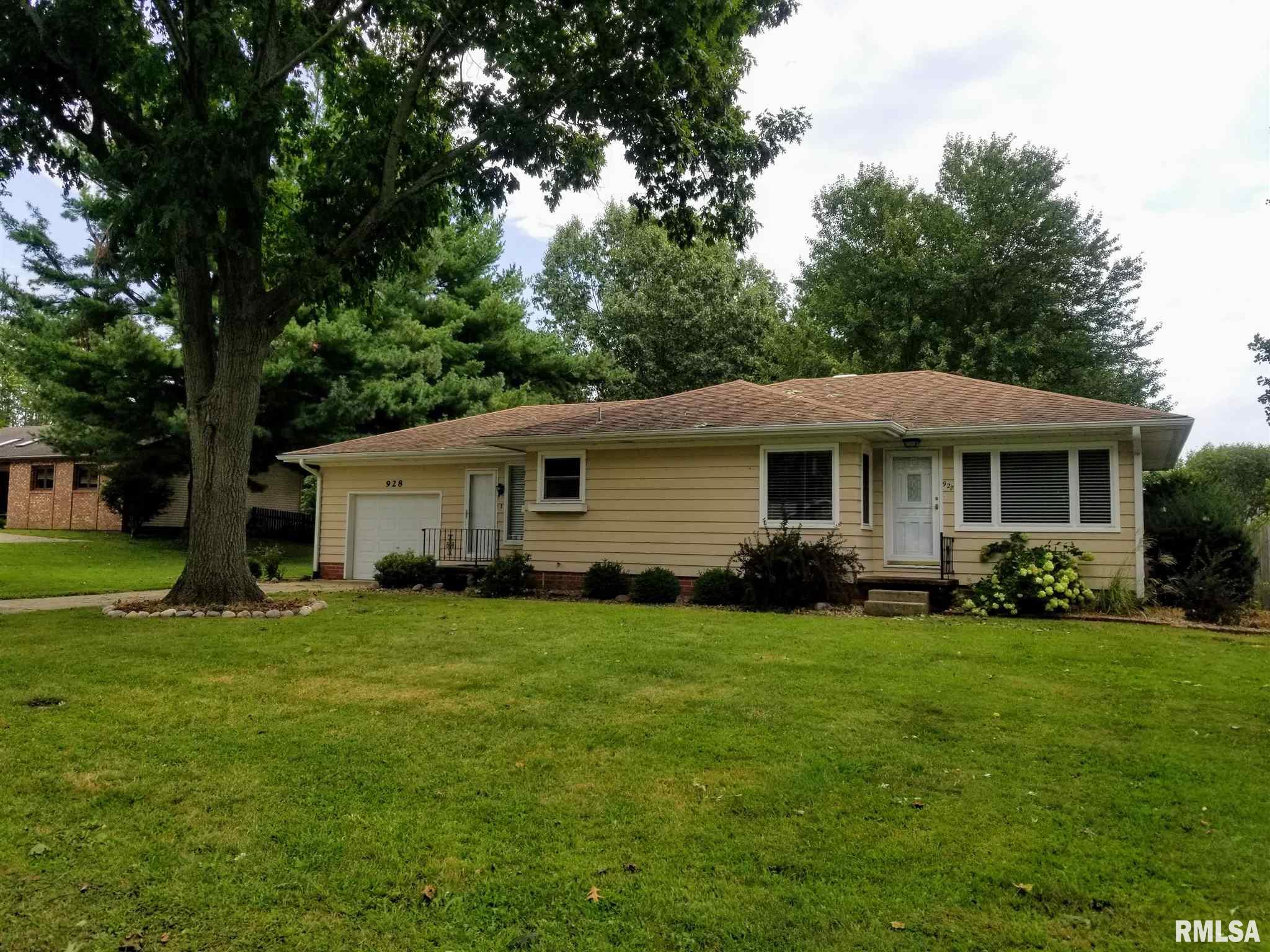 928 N 3RD Street, Riverton, IL 62561