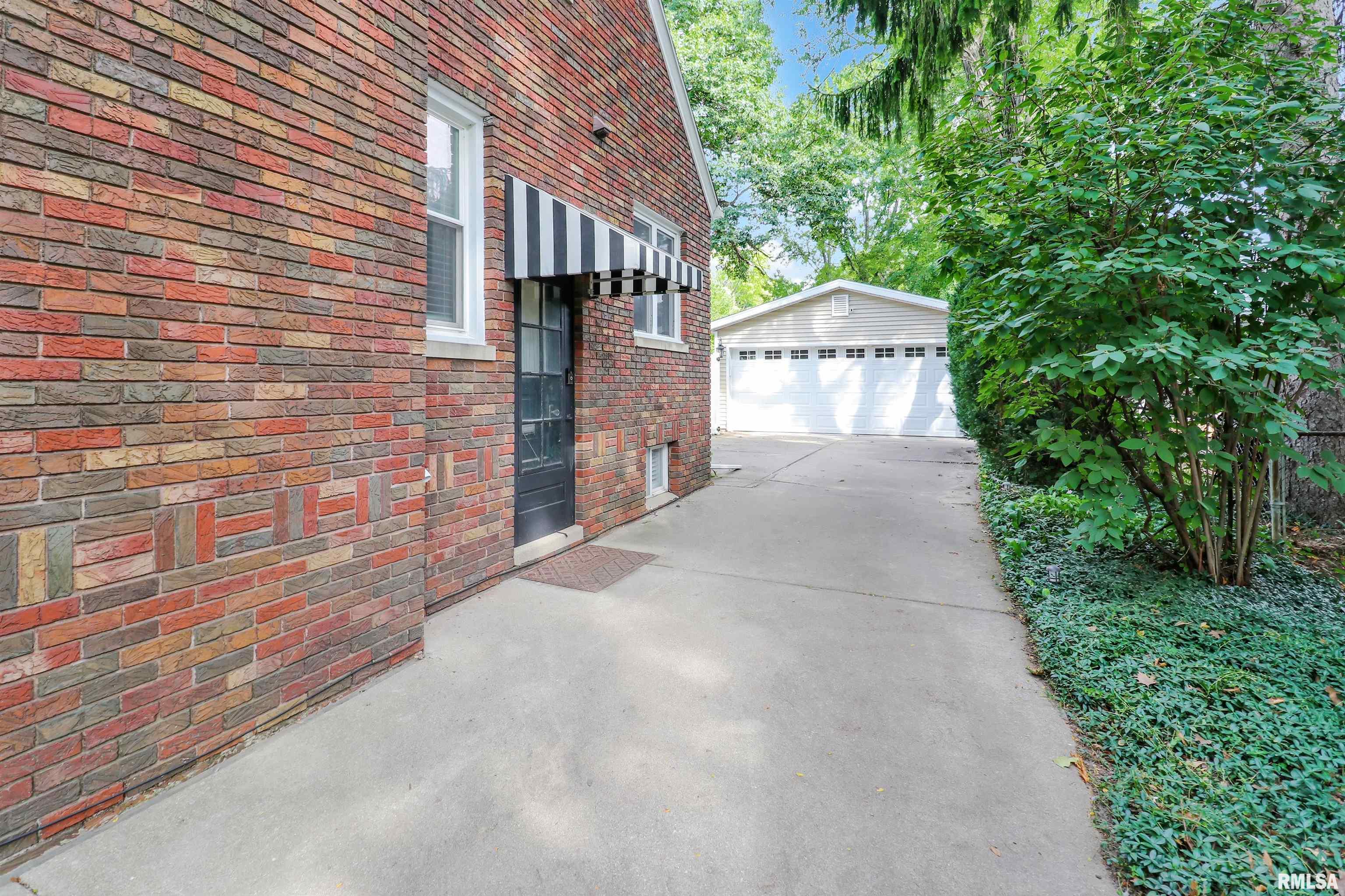 207 E Embert Place, Peoria, IL, 61603