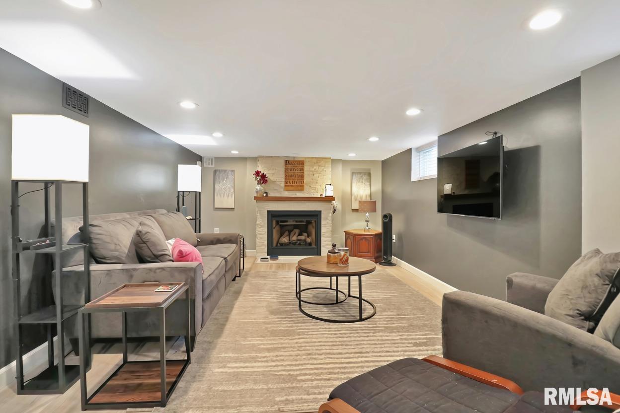 207 E Embert Place, Peoria, IL, 61603
