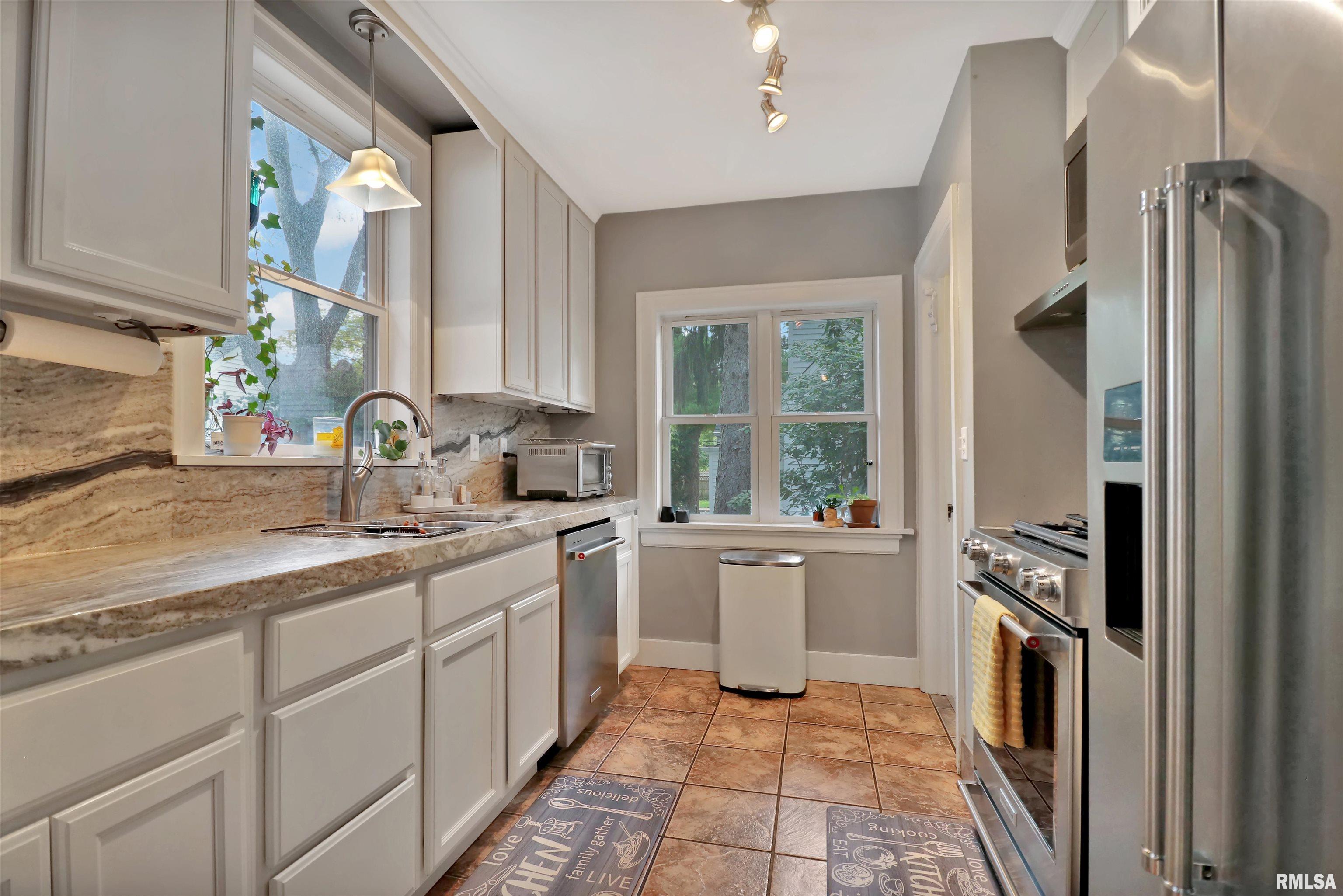 207 E Embert Place, Peoria, IL, 61603