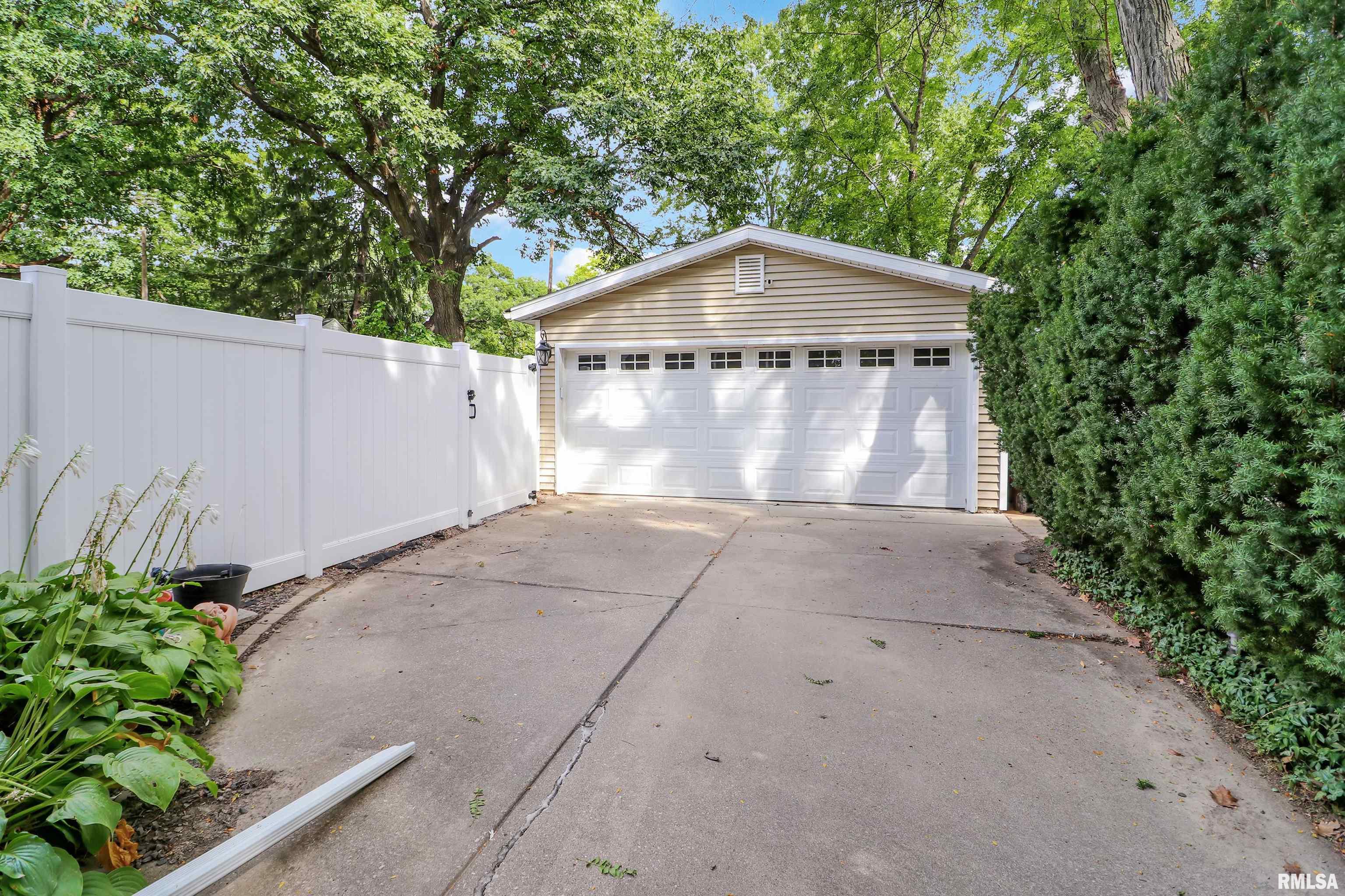 207 E Embert Place, Peoria, IL, 61603