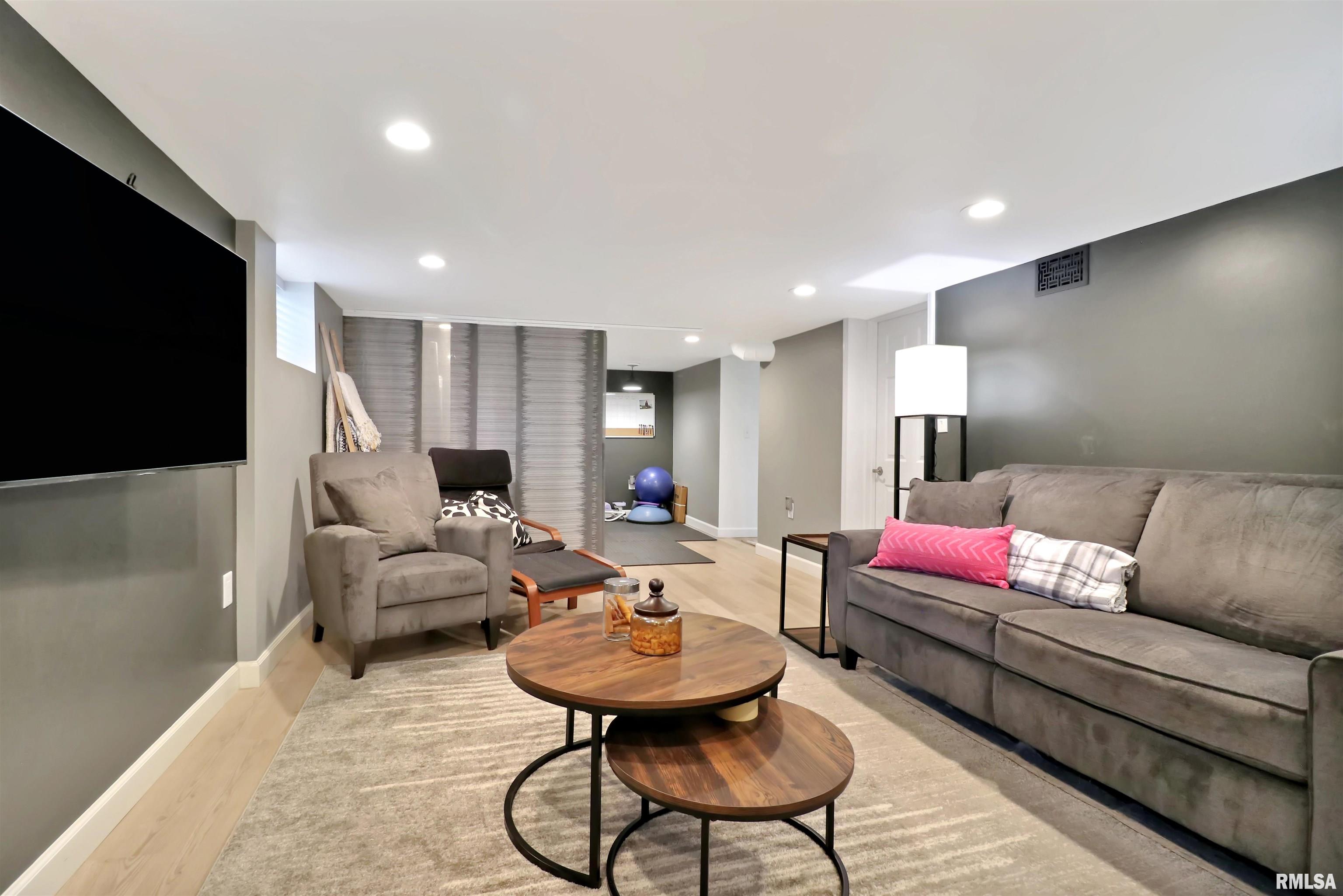 207 E Embert Place, Peoria, IL, 61603
