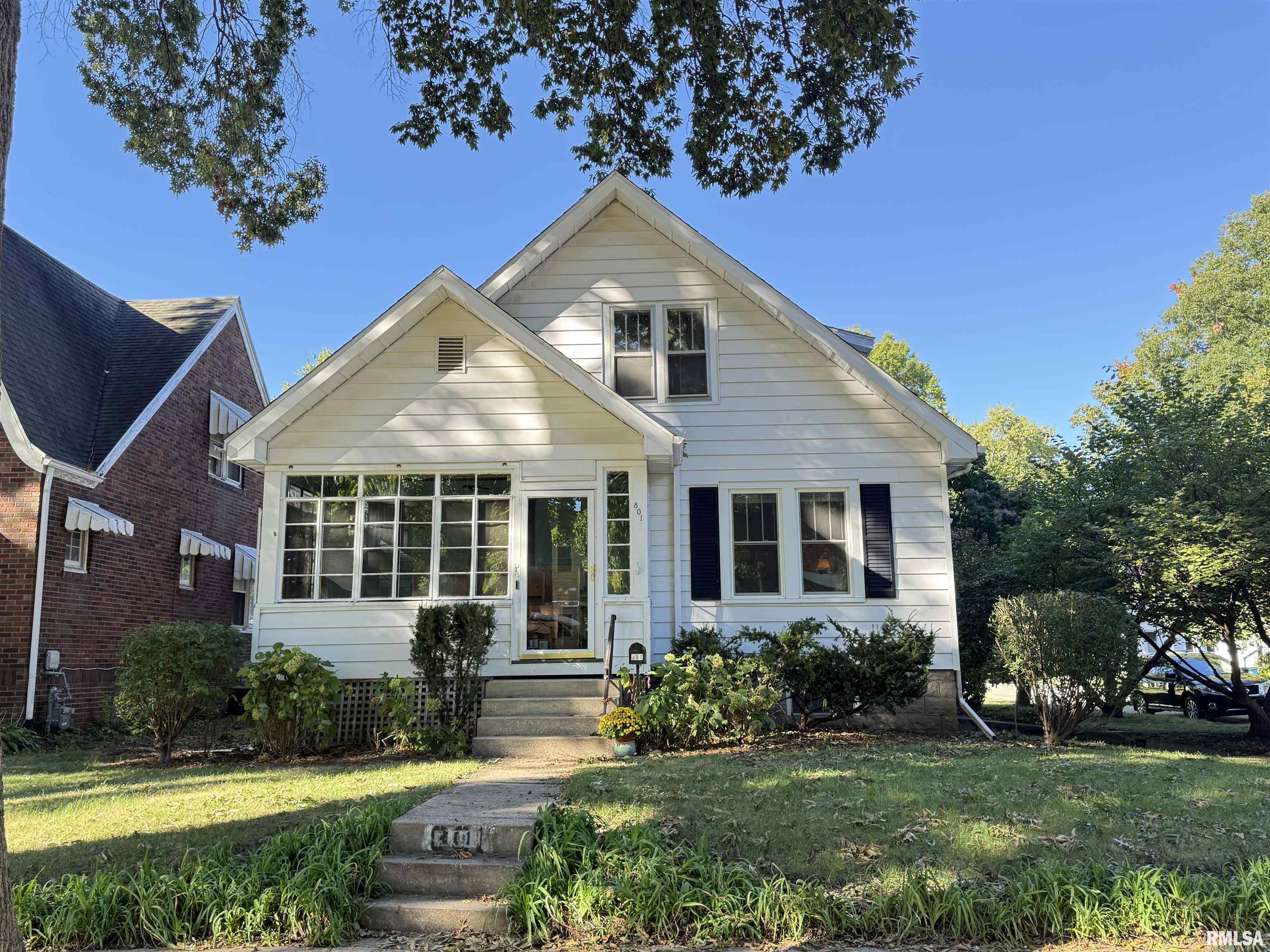 801 W MONROE Street, Springfield, IL 62704